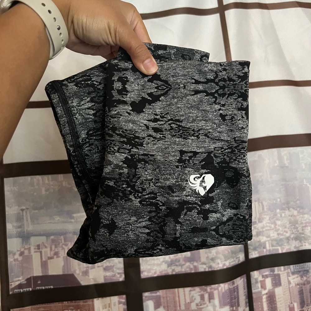 Women’s Best Black Camouflage Leggings Size Small